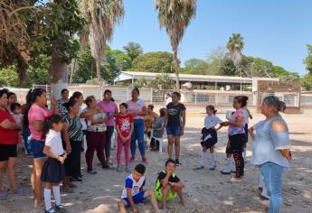 Padres de familia toman primaria del ejido Águila Azteca