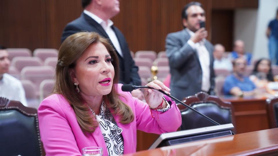 Gloria Himelda Félix presenta renuncia formal al grupo parlamentario del PRI en el congreso