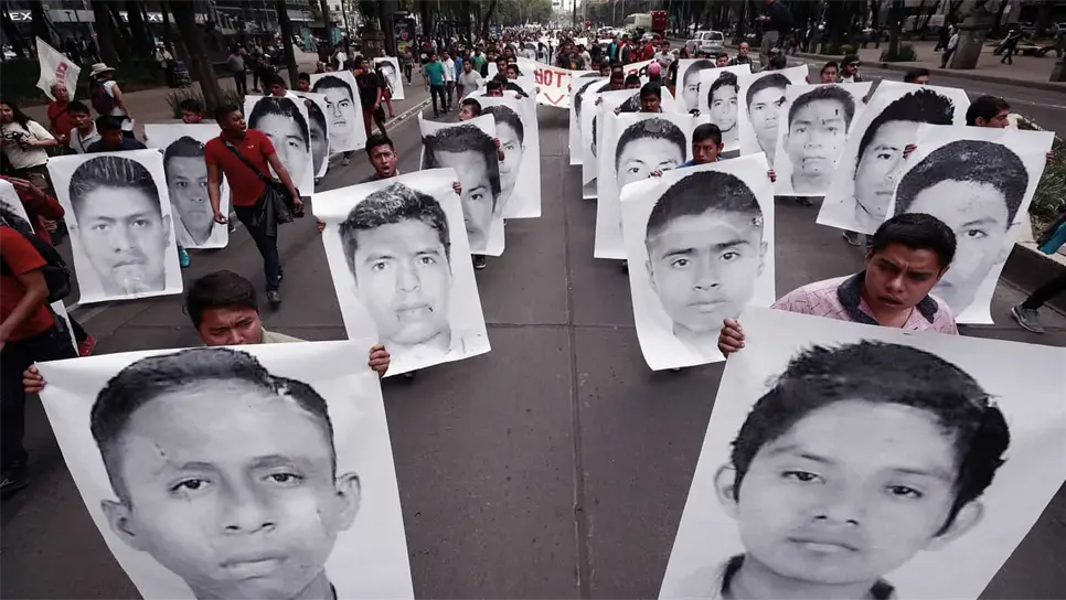Van 8 militares detenidos por nuevas órdenes de aprehensión en caso Ayotzinapa. | FOTO: The New York Times.