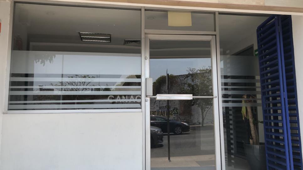 Ladrones irrumpen en oficinas de Canaco en Culiacán