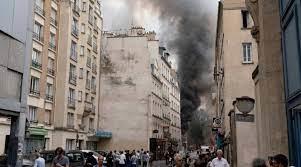 Se incendian varios edificios en el centro de París por explosión de gas | VIDEO