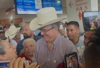 Aterriza Marcelo Ebrard en Mazatlán