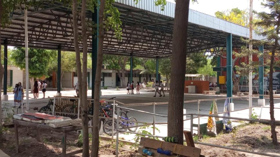 Diez escuelas de Ahome piden a SEPyC concluir clases por falta de aires