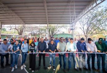 Juan de Dios Gámez entrega techumbre y anuncia pavimentación de calles en Sanalona