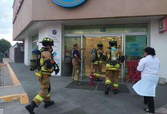 Arde farmacia tras cortocircuito, en Mazatlán