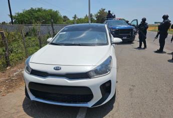 4 sujetos iban armados en carro robado y se arma persecución, 3 se escapan entre parcelas y uno es detenido