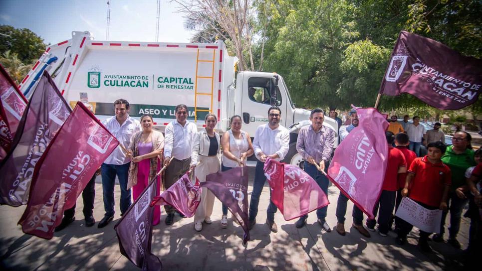 Juan de Dios Gámez inicia la entrega de 10 camiones recolectores de basura a sindicaturas