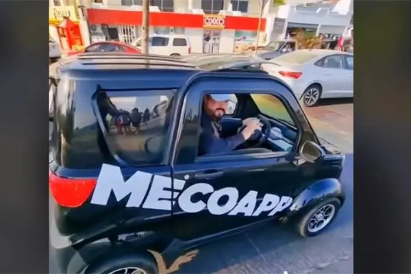 Así fue captado el mini auto eléctrico X4E hecho en México por el malecón de Mazatlán | VIDEO Así fue captado el mini auto eléctrico X4E hecho en México por el malecón de Mazatlán | VIDEO