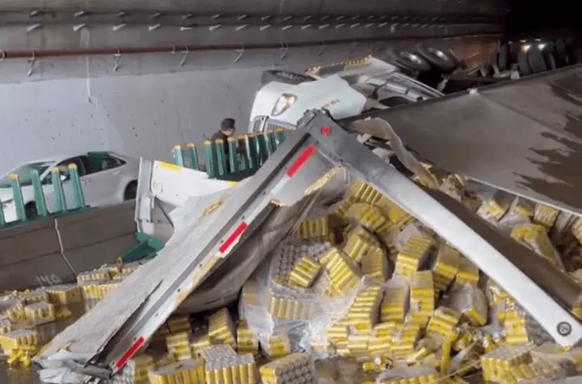 Algunas personas aprovecharon para cometer actos de rapiña. FOTO: Cortesía