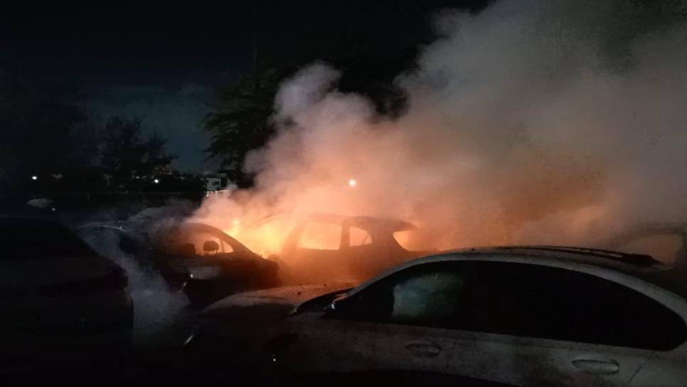 Complicado dar con el «piromaniaco» que incendió autos por traer pasamontañas: Castañeda