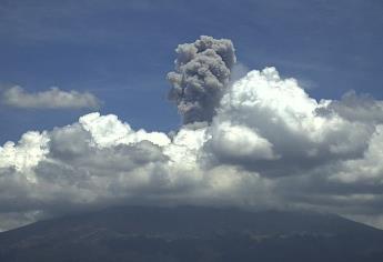 De nuevo despierta el volcán Popocatépetl con explosión y fumarolas