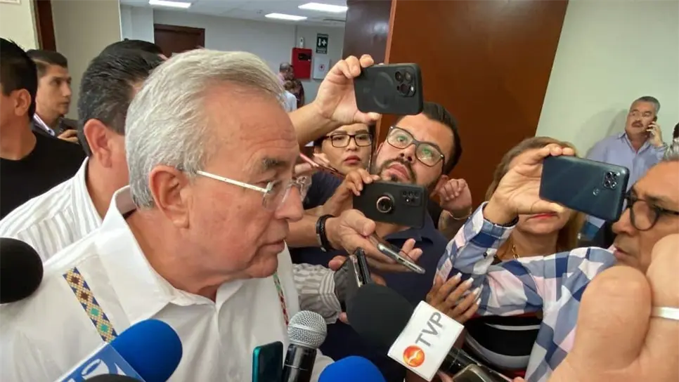 El Gobernador de Sinaloa atendiendo a los medios de comunicación. FOTO: Luz Noticias
