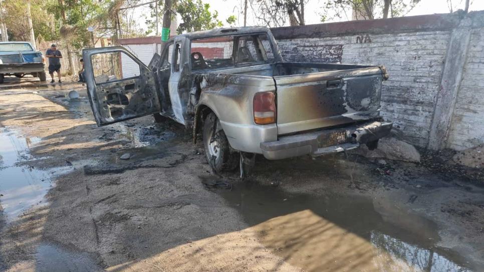 Conductor salta de camioneta al verla envuelta en fuego en el sector del Valle, en Culiacán