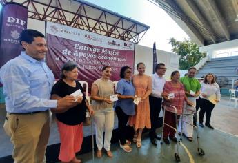 Madres solteras y adultos mayores reciben apoyo económico; Gobierno de Mazatlán entrega 650 mil pesos