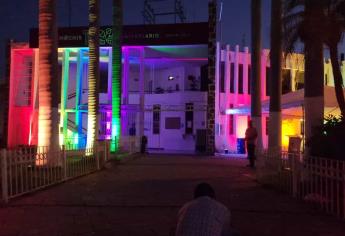Iluminan el Palacio de Ahome con los colores del arcoíris por el Día Internacional del Orgullo LGBTIQ+