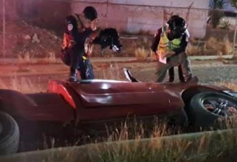 Joven se queda dormido mientras conduce y termina volcado sobre un canal en Culiacán