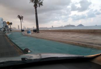 Mazatlán amanece con lloviznas que provocan cortes de luz