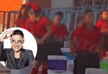 Maestra reproduce audio íntimo en plena graduación de preescolar