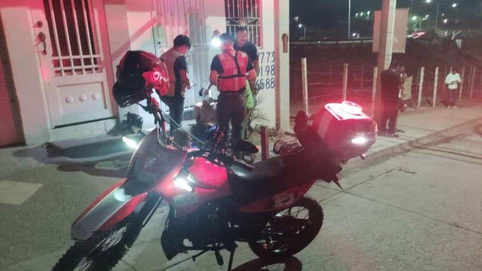 Arrollan a joven motociclista en Culiacán; resultó con heridas en la cabeza y pierna 