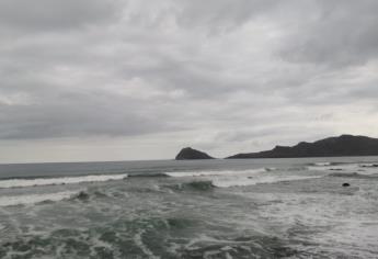 Turista ahogado en Mazatlán desobedeció  y se metió al mar con bandera roja: Protección Civil 