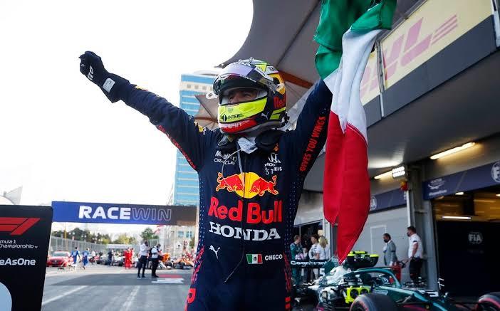 «Checo» Pérez remonta 12 posiciones y sube al podio en el GP de Austria