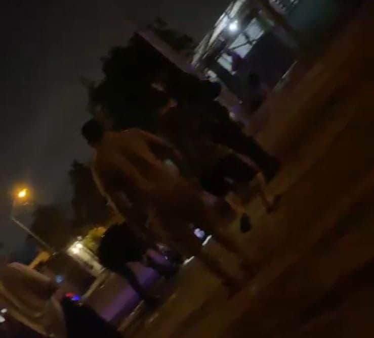 Los dos hombres fueron presuntamente atacados por cinco sujetos. FOTO: Captura de video