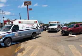 Tres personas resultan heridas en encontronazo en El Habal, Mazatlán.