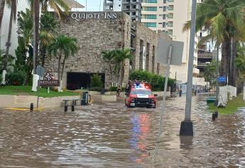 Auxilian a 300 turistas varados en Zona Dorada de Mazatlán