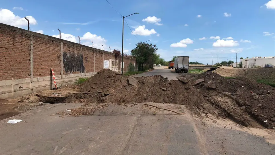 El socavón fue reportado a las autoridades por la ciudadanía. FOTO: Luz Noticias