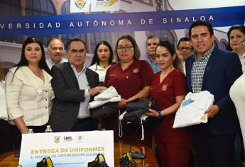 Con la pertinencia del Nuevo Modelo Educativo, el Rector entrega uniformes a más de mil 700 trabajadores del SUNTUAS, Sección Académicos