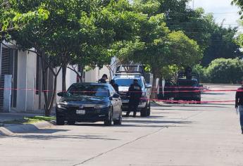 Descargan un AR-15 contra vehículo estacionado en Los Mochis; balazos alertan a vecinos