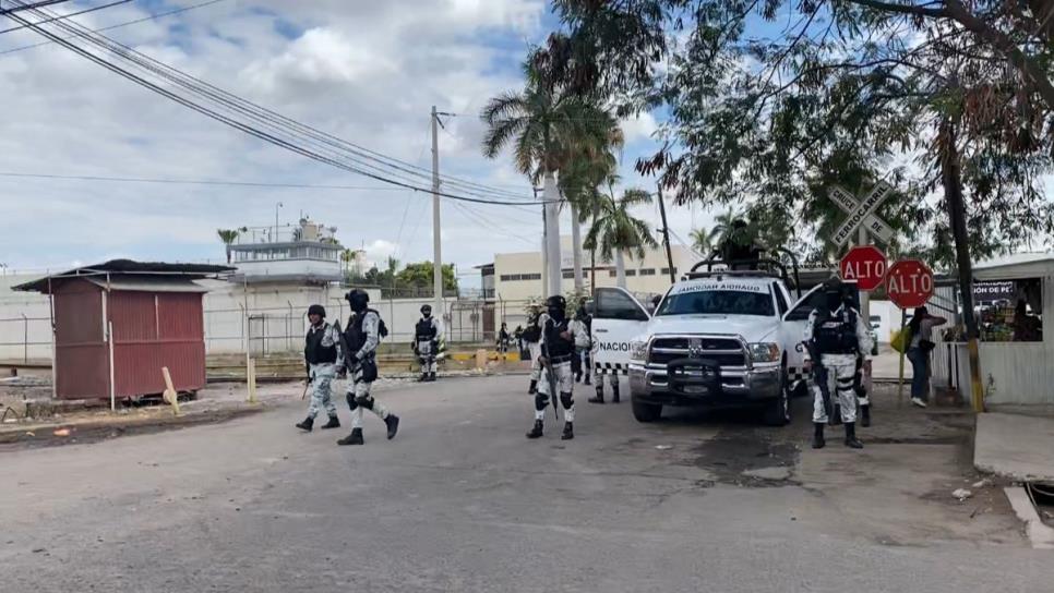 Fuerte despliegue de militares y Guardia Nacional afuera del penal de Aguaruto en Culiacán