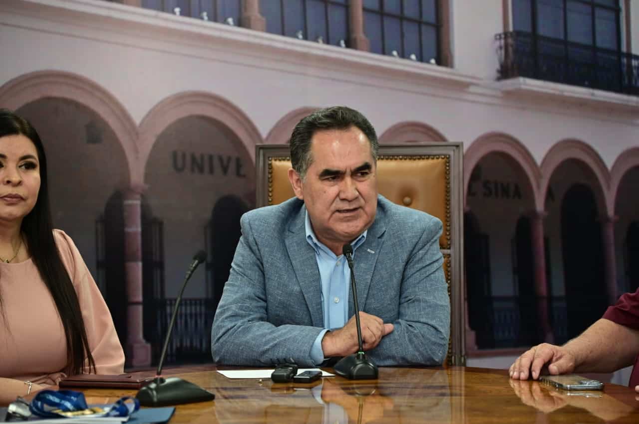 Rector Jesús Madueña Molina.