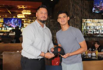 Sinaloense Carlo Meza firma con los Gigantes de San Francisco