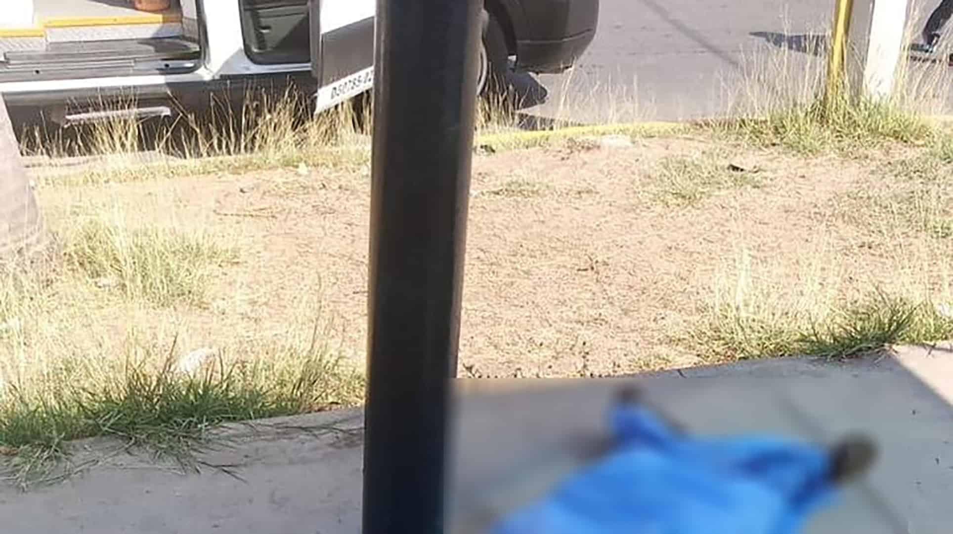 El hombre se desvaneció antes de entrar al consultorio. FOTO: Ernesto Torres.