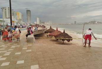 Por ahogamientos, restringen horario en playas de Mazatlán