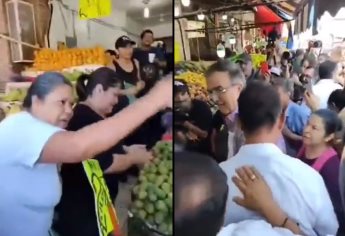 «Tómese su foto y hágase a un ladito», le dicen comerciantes a Marcelo Ebrard