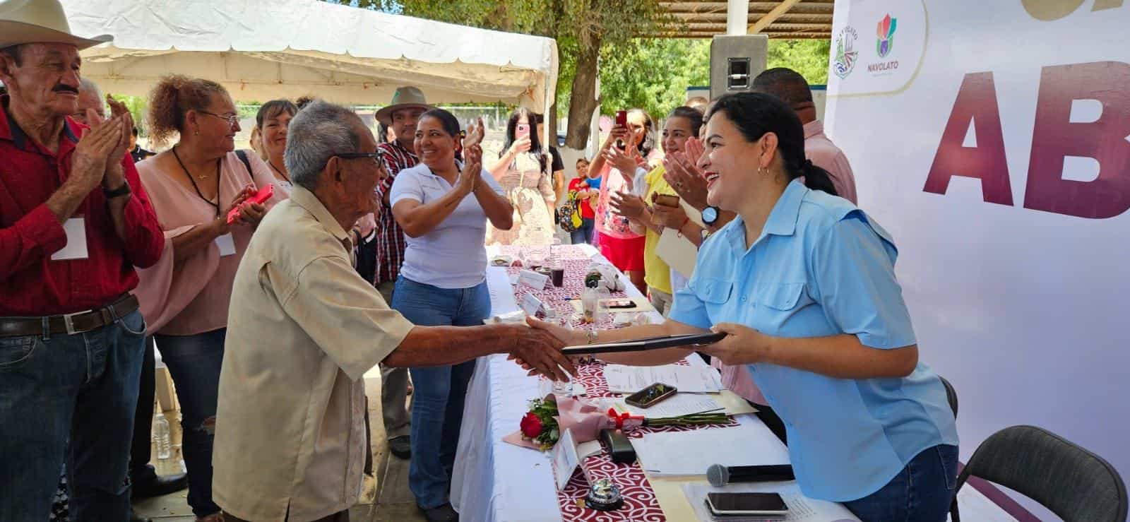 Margoth Urrea con la ciudadanía. FOTO: Cortesía