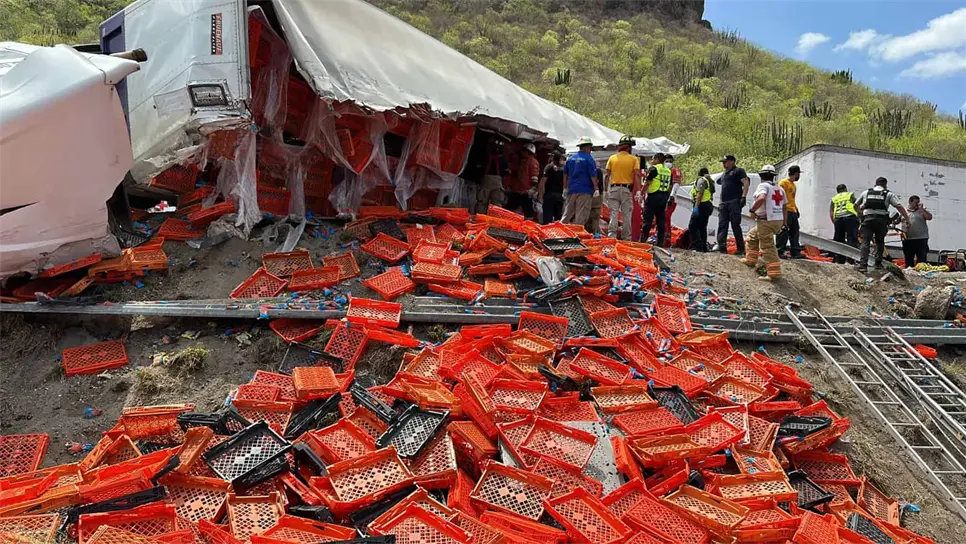 El accidente registrado en Barobampo dejó una persona sin vida, que realizaba actos de rapiña. FOTOS: Ernesto Torres