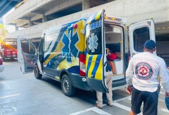Se mete al mar borracho y con zapatos; lo salvan de milagro en Mazatlán