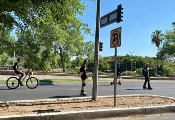 «Culichis» disfrutan del segundo domingo de cierre del malecón para pasear en bici y patinar