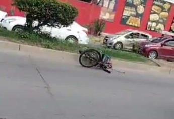 Carro «se lleva de corbata» a ciclista en la avenida Clouthier de Mazatlán