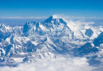 Familia mexicana quería conocer el Everest y se estrella en helicóptero
