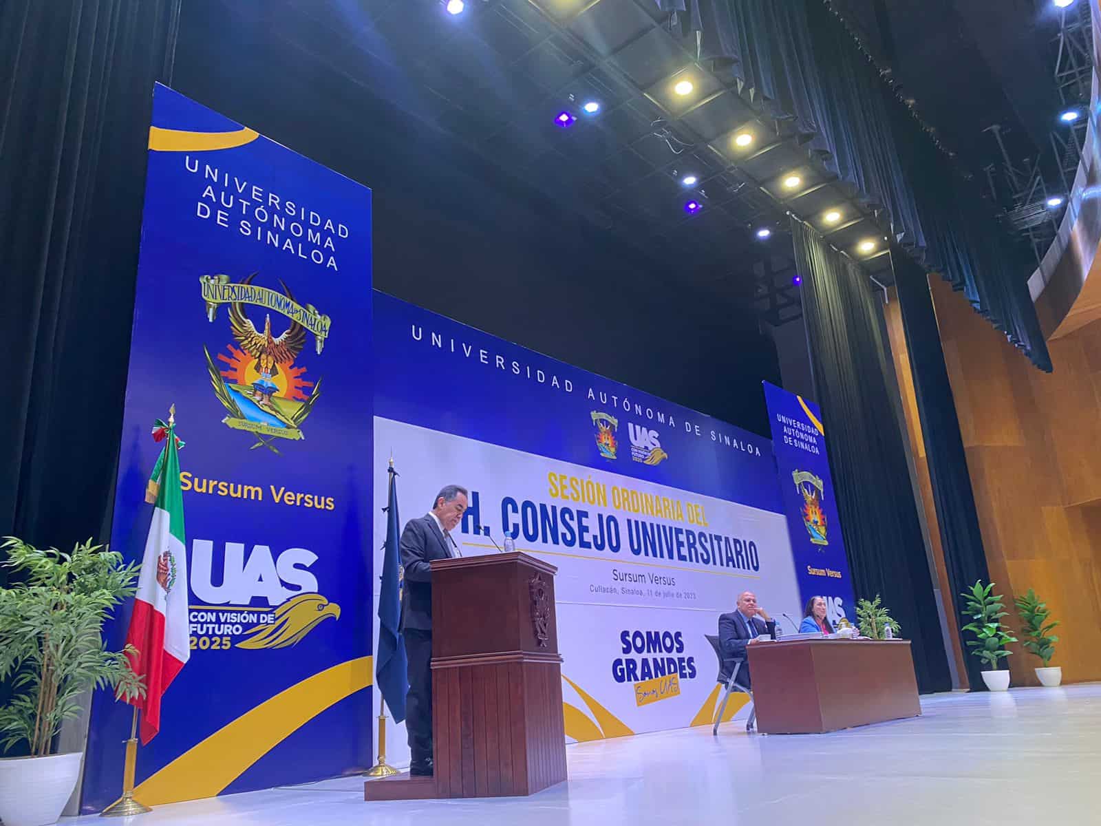 Los dirigentes de la casa rosalina buscan defenderse de los señalamientos por parte de las autoridades estatales. FOTO: Luz Noticias