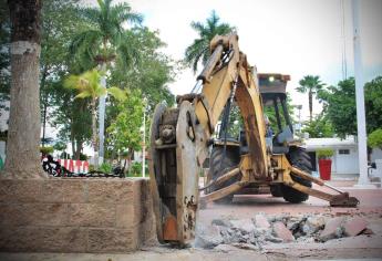 Badiraguato continúa en el camino de urbanización, inician trabajos en Zócalo principal 