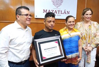 Por su gran obra de caridad, reconocen a Jorge por salvar la vida de un hombre y le ofrecen trabajo en Protección Civil de Mazatlán