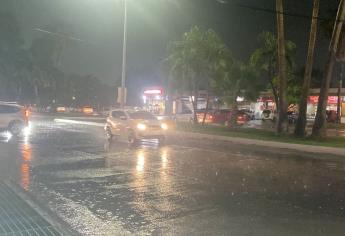 Se registran fuertes lluvias en el Sector Tres Ríos, Culiacán