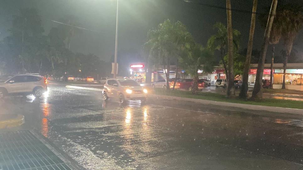 Se registran fuertes lluvias en el Sector Tres Ríos, Culiacán