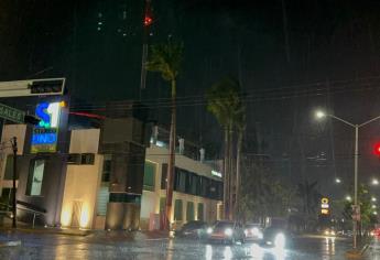 Tormenta eléctrica deja árboles caídos y apagones en Ahome; en otros municipios del norte llovió tranquilo