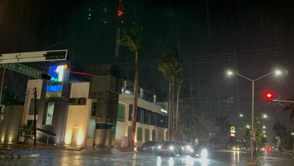 Tormenta eléctrica deja árboles caídos y apagones en Ahome; en otros municipios del norte llovió tranquilo